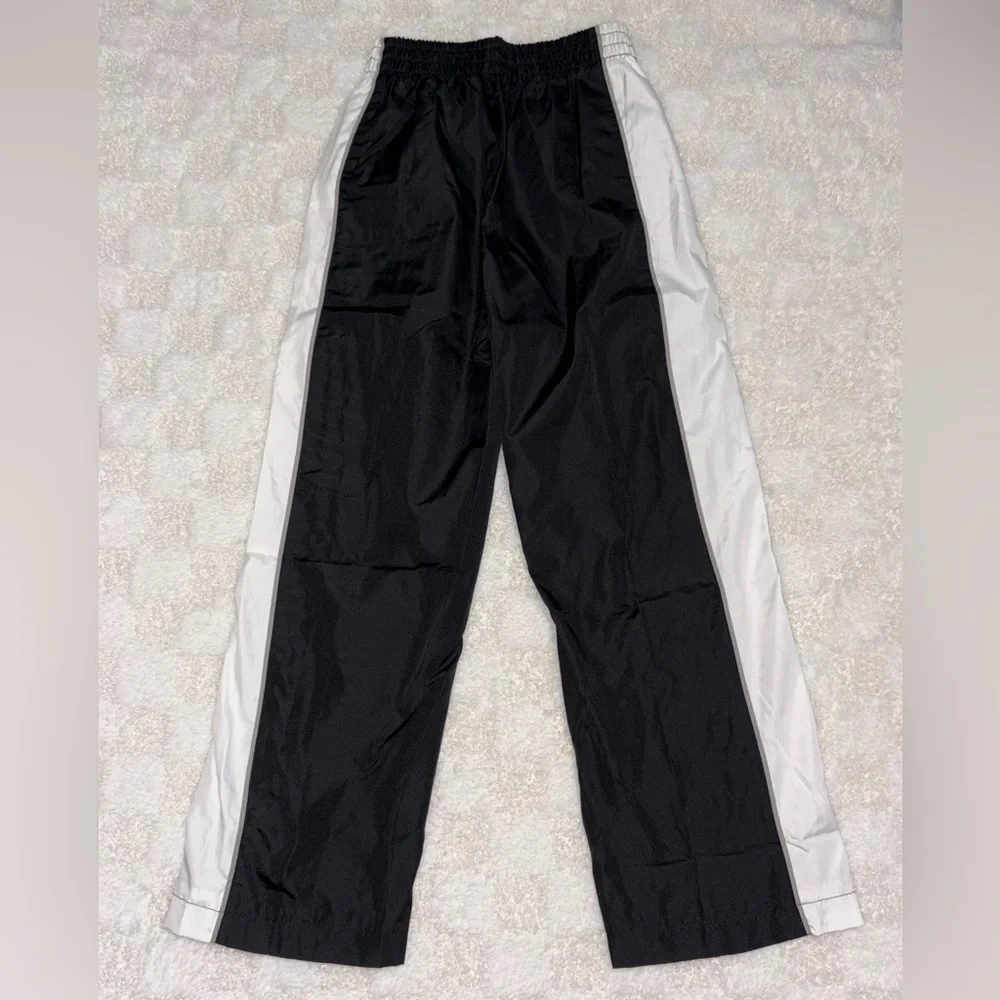 Nike Kids Vintage Wide Leg Windbreaker Pants • Youth 7